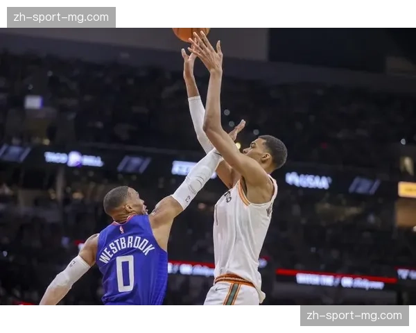 马刺卡斯尔臀部紧张火线复出 波波维奇谨慎使用轮换策略